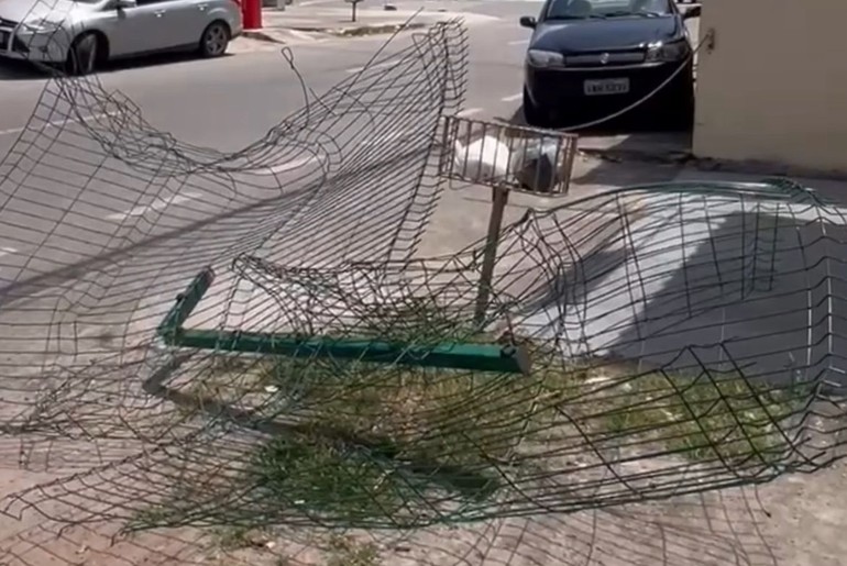 Dupla é presa por furto de cercas de arame na avenida Tancredo Neves, em Aracaju