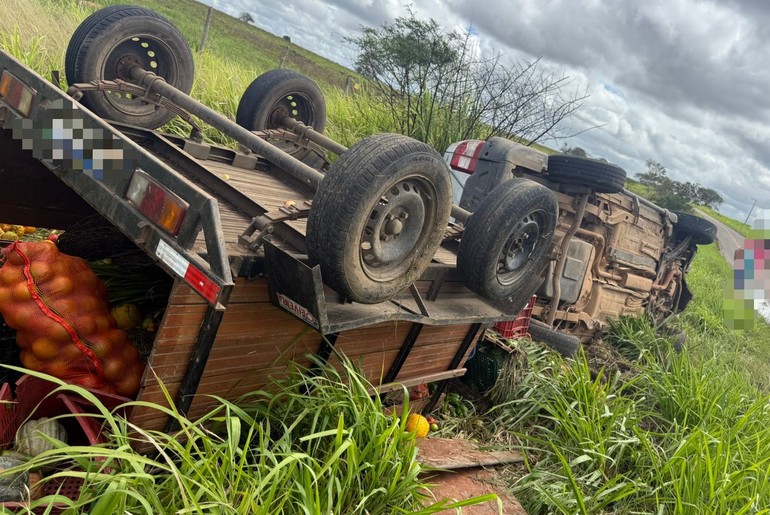 Tombamento de carro com reboque na SE-453 deixa um morto e dois feridos em Pedra Mole