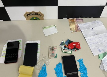 Funcionário é preso com drogas e celulares em frente ao presídio de Areia Branca