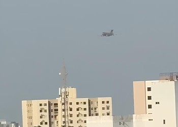 VÍDEO: Aeronave da Força Aérea Brasileira sobrevoa Aracaju em inspeção de rotina