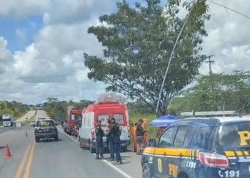 Acidente com capotamento deixa dois mortos e uma pessoa ferida na BR-101 em Capela