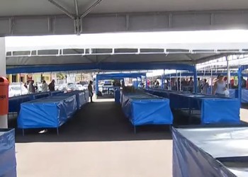 Vídeo: Confusão é registrada durante transferência de ambulantes no Centro de Aracaju