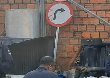 Oficina de desmanche de veículos é localizada em Aracaju; suspeito é preso