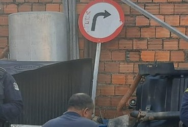 Oficina de desmanche de veículos é localizada em Aracaju; suspeito é preso