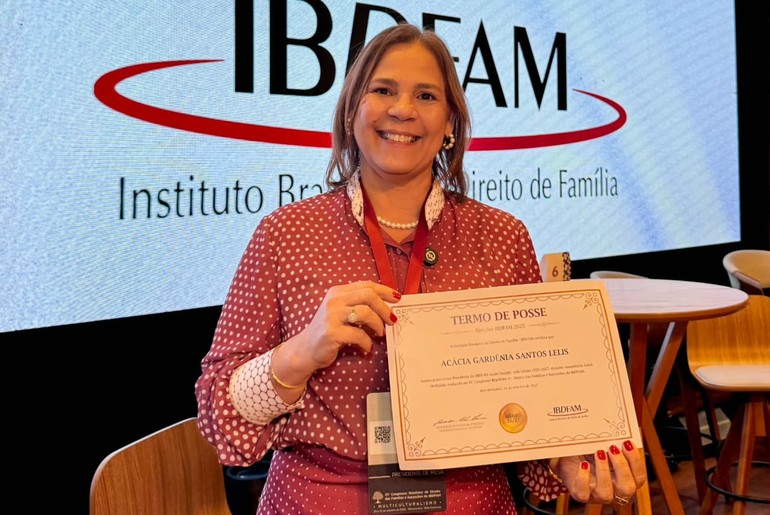 Acácia Lelis é empossada presidente do IBDFAM Sergipe durante congresso nacional