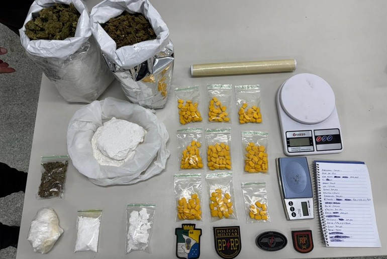 Mais de 1,7 kg de drogas são apreendidas durante patrulhamento no bairro Grageru, em Aracaju