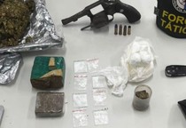 Homem é preso com arma e quase 1 kg de drogas em Nossa Senhora do Socorro