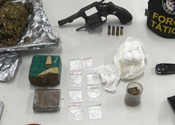 Homem é preso com arma e quase 1 kg de drogas em Nossa Senhora do Socorro