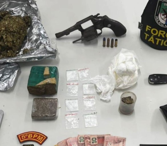 Homem é preso com arma e quase 1 kg de drogas em Nossa Senhora do Socorro