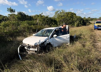 Motorista perde controle, bate em barranco e é preso por embriaguez ao volante na SE-100