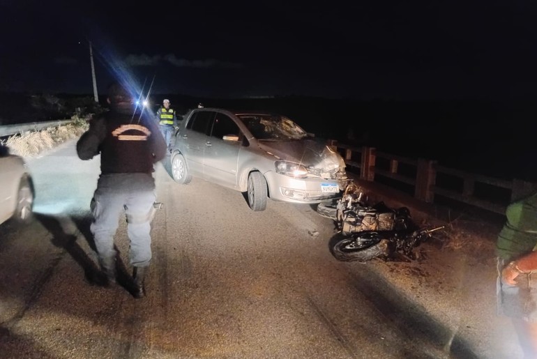 Colisão frontal com carro deixa motociclista hospitalizado em Ribeirópolis