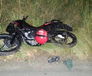Motociclista fica ferido após colidir com reboque de caminhão na SE-170