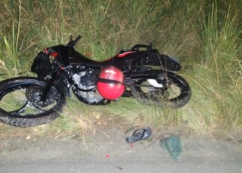 Motociclista fica ferido após colidir com reboque de caminhão na SE-170