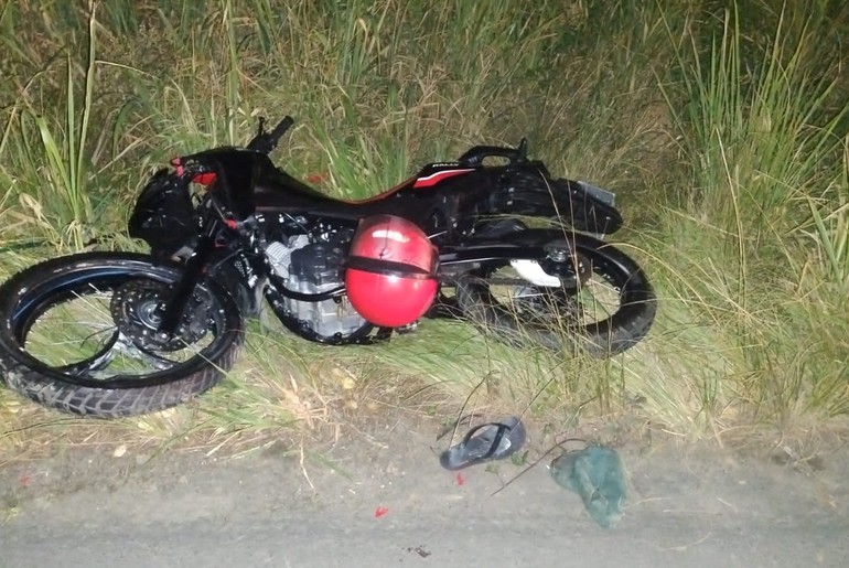 Motociclista fica ferido após colidir com reboque de caminhão na SE-170