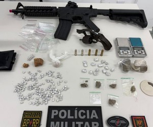 Trio é preso por tráfico e porte ilegal de arma na Coroa do Meio após denúncias