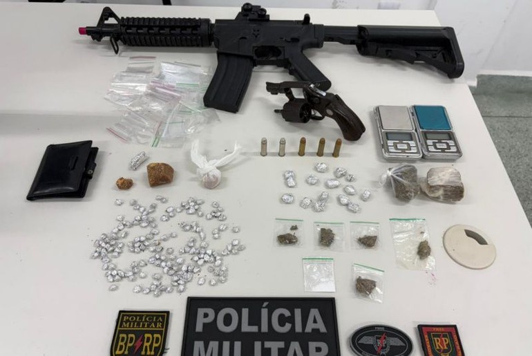 Trio é preso por tráfico e porte ilegal de arma na Coroa do Meio após denúncias