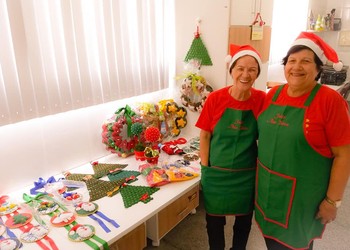Bazar Solidário de Natal da AMO acontece dias nos 2 e 3 de dezembro com venda de peças artesanais