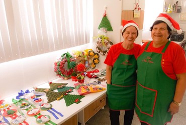 Bazar Solidário de Natal da AMO acontece dias nos 2 e 3 de dezembro com venda de peças artesanais