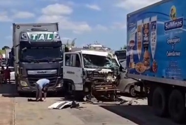 Colisão entre veículos deixa uma pessoa ferida na BR-101 em Japaratuba