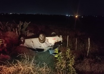 Colisão deixa condutor ferido e provoca capotamento na SE-230, em Nossa Senhora das Dores