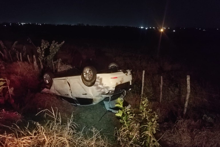 Colisão deixa condutor ferido e provoca capotamento na SE-230, em Nossa Senhora das Dores