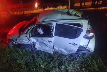 Acidente entre quatro veículos com capotamento deixa dois feridos em Neópolis