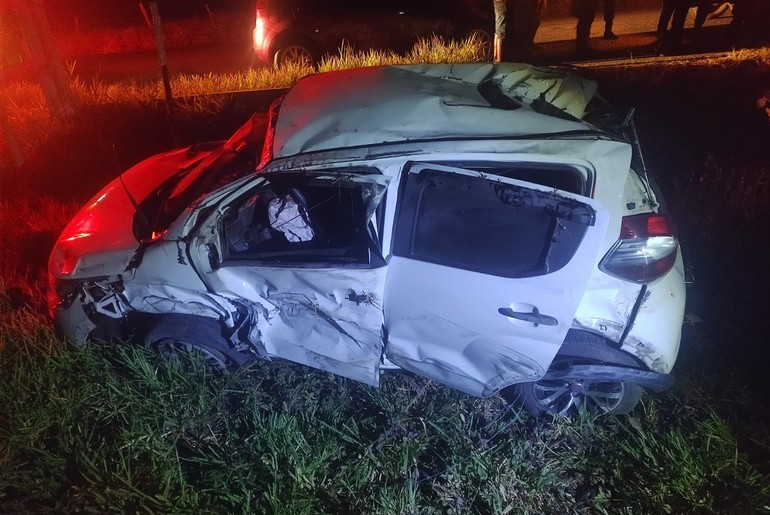 Acidente entre quatro veículos com capotamento deixa dois feridos em Neópolis