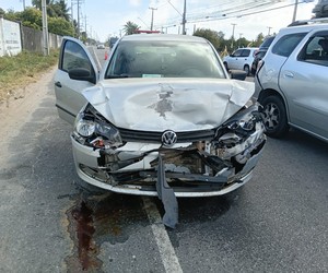 Colisão traseira deixa duas pessoas feridas na SE-050, em Aracaju