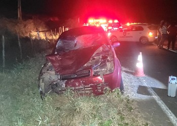 Carro invade contramão e deixa motociclista morto em rodovia de Rosário do Catete