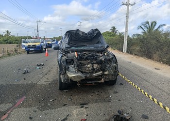 Colisão frontal entre caminhonete e motocicleta deixa homem morto na SE 100, na Barra dos Coqueiros