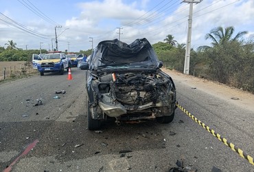 Colisão frontal entre caminhonete e motocicleta deixa homem morto na SE 100, na Barra dos Coqueiros