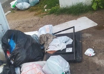 Lixo descartado em via pública gera conflito entre vizinhos e vira caso de polícia no bairro Olaria