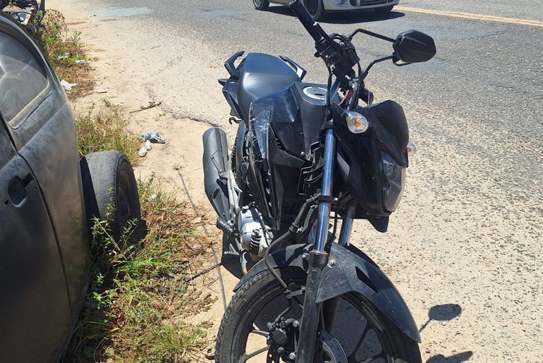Motociclista fica ferido após colisão com carro na SE-050, em Aracaju