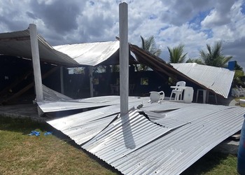 Ventania derruba cobertura de balneário e deixa cinco feridos em Campo do Brito