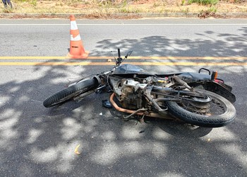 Motociclista fica ferido após colisão com carro na SE-065, em São Cristóvão