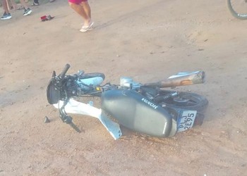 Motociclista morre após colidir com caminhão na BR-235, em Itabaiana