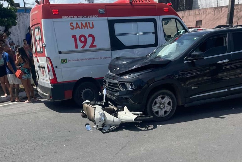Colisão entre moto e picape deixa uma mulher morta e outra ferida em Socorro