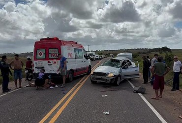 Capotamento na SE-230 deixa um morto e uma mulher ferida em Siriri