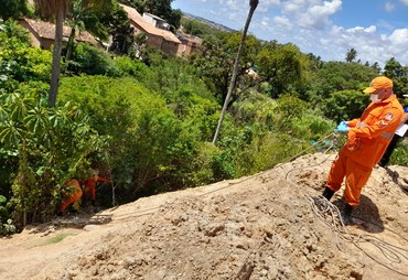 VÍDEO; Homem é encontrado morto em grota no bairro Soledade, em Aracaju
