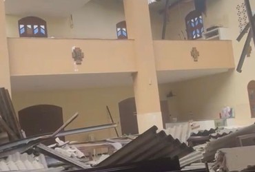 Teto de igreja desaba na Taiçoca de Fora, em Socorro; VÍDEO