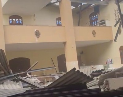Teto de igreja desaba na Taiçoca de Fora, em Socorro; VÍDEO