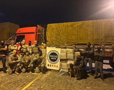 Cerca de uma tonelada de maconha em operação na BR-101, em Itaporanga d’Ajuda