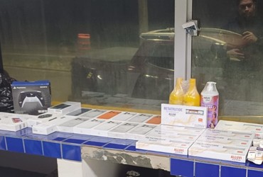 PRF apreende canetas emagrecedoras e eletrônicos irregulares na BR-101, em Cristinápolis