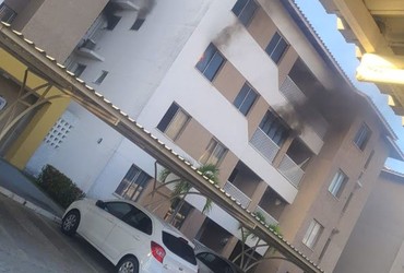 Incêndio atinge apartamento na Barra dos Coqueiros e deixa morador ferido