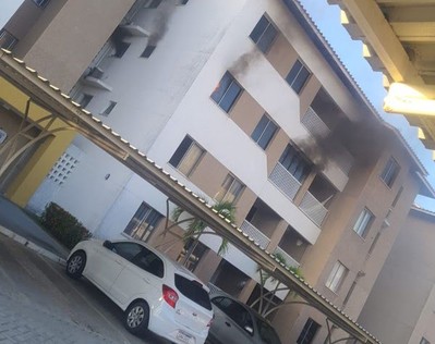 Incêndio atinge apartamento na Barra dos Coqueiros e deixa morador ferido