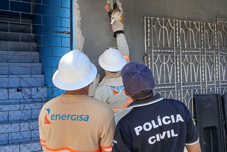 Dois estabelecimentos comerciais são autuados por furto de energia em Aracaju