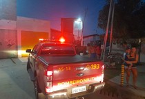 Parte de casa desaba com duas pessoas dentro no bairro Industrial, em Aracaju
