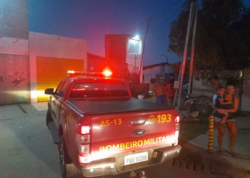 Parte de casa desaba com duas pessoas dentro no bairro Industrial, em Aracaju
