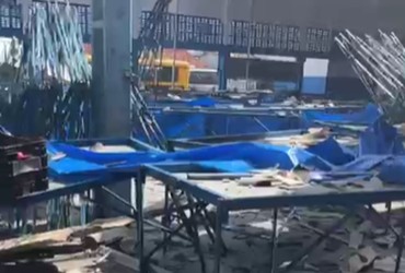 Redemoinho provoca destelhamento na Ceasa de Monte Alegre