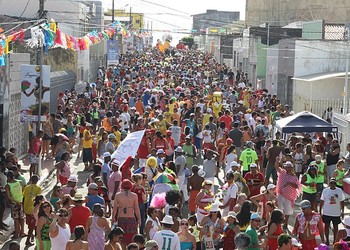Bloco Rasgadinho anima carnaval de rua com cinco dias de festa em Aracaju